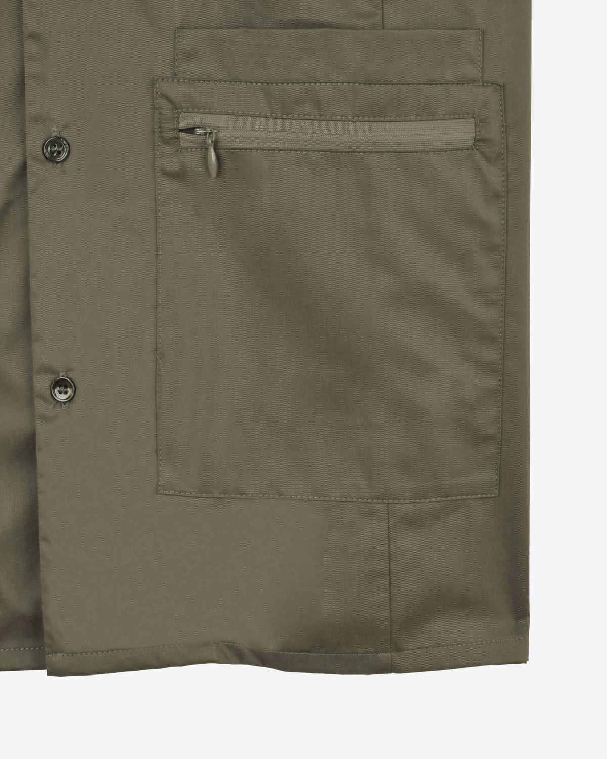 Détail poche zippée basse blouse Iris kaki, coton biologique - Le Vêtement Médical